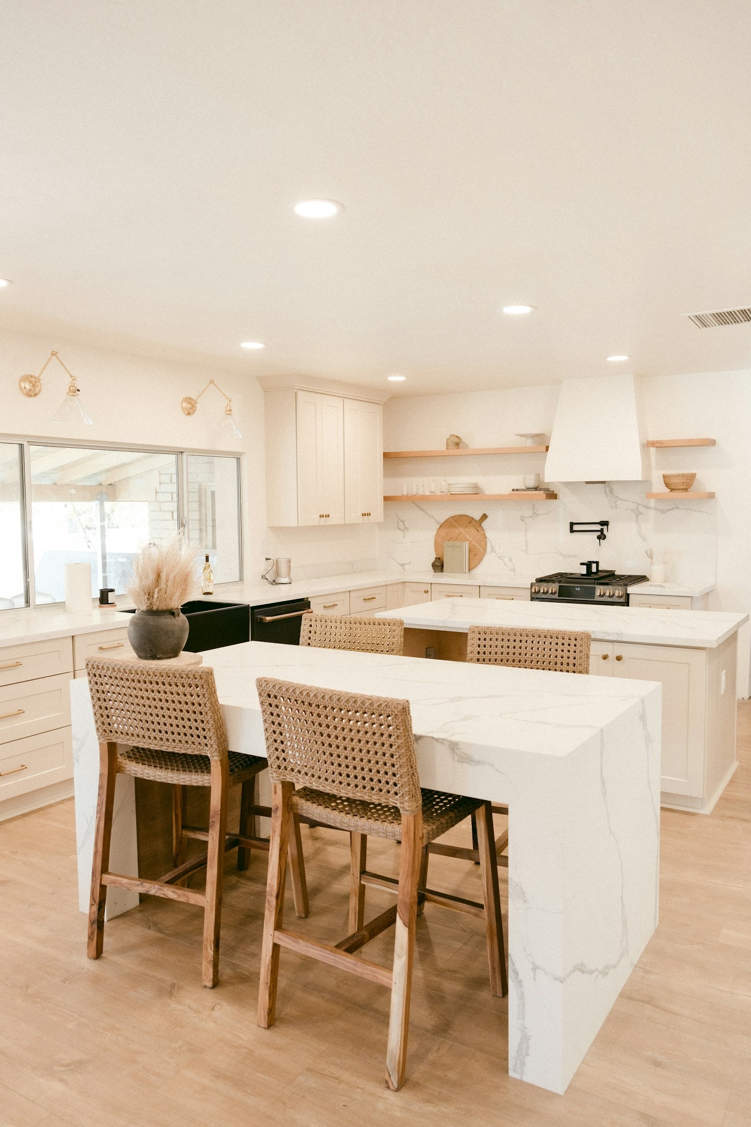 5 Color Schemes to Brighten Your Spring Decor